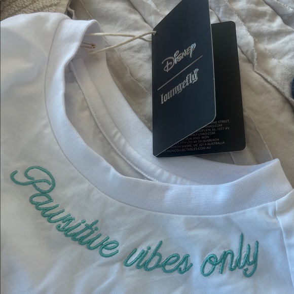 Disney T-Shirt with Cartoon Pets PAWSITIVE VIBES ONLY 🐾 - Picture 5 of 5